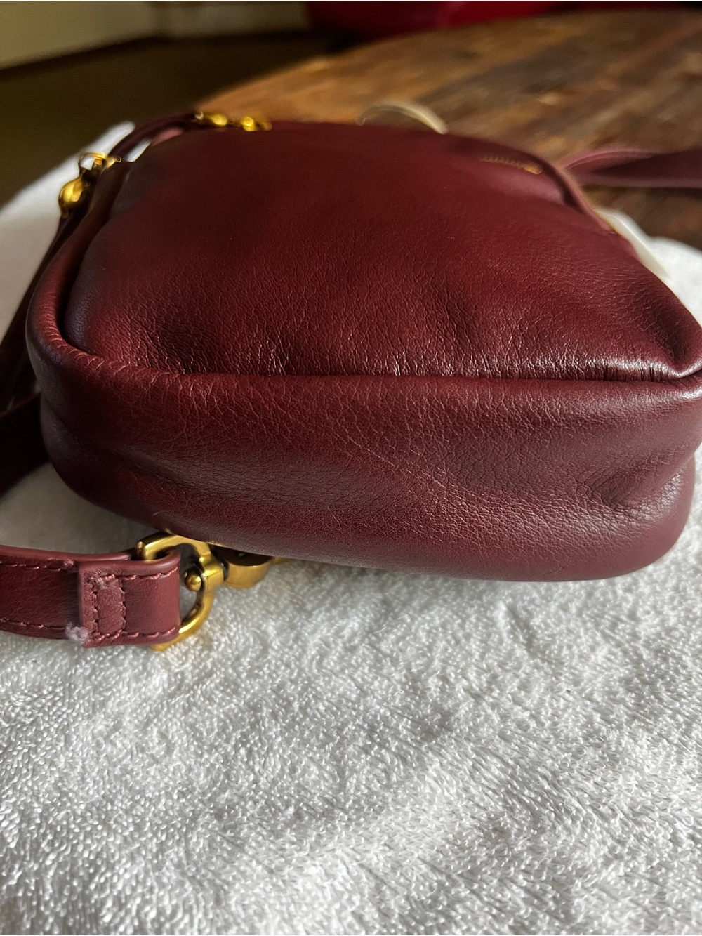 HOBO Ryder convertible crossbody backpack - Picture 4 of 11